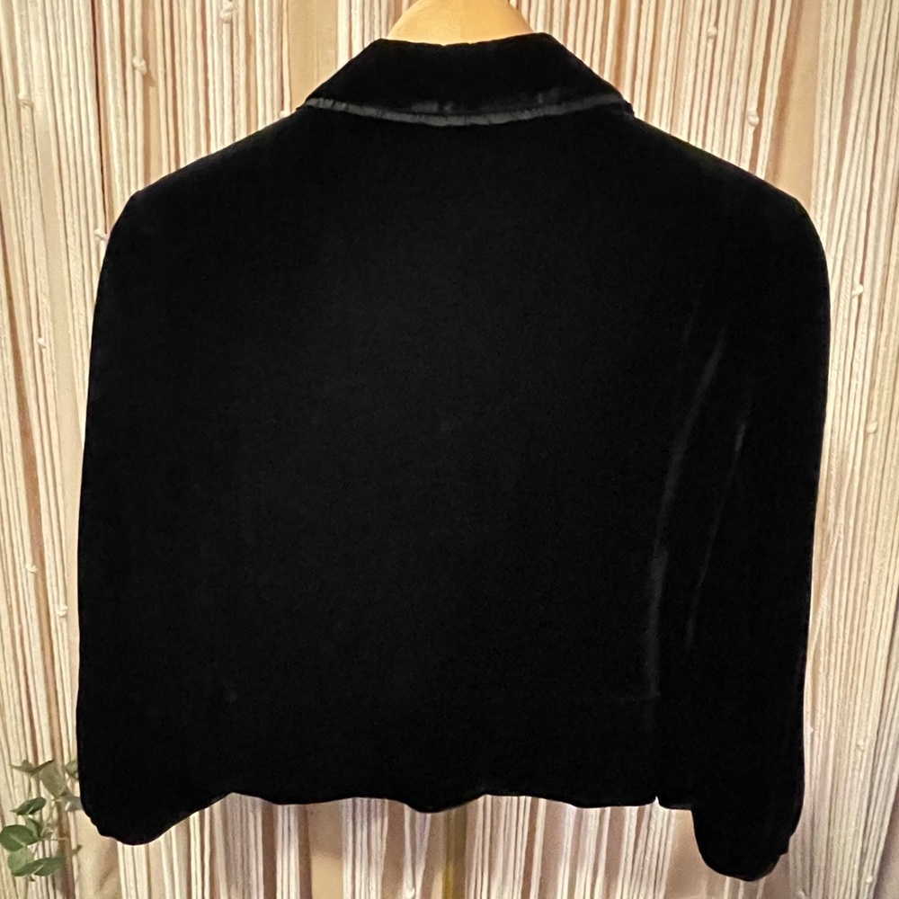 Ann Taylor LOFT black velvet cropped blazer bolero shrug w/ silver clasp closure - Picture 4 of 13
